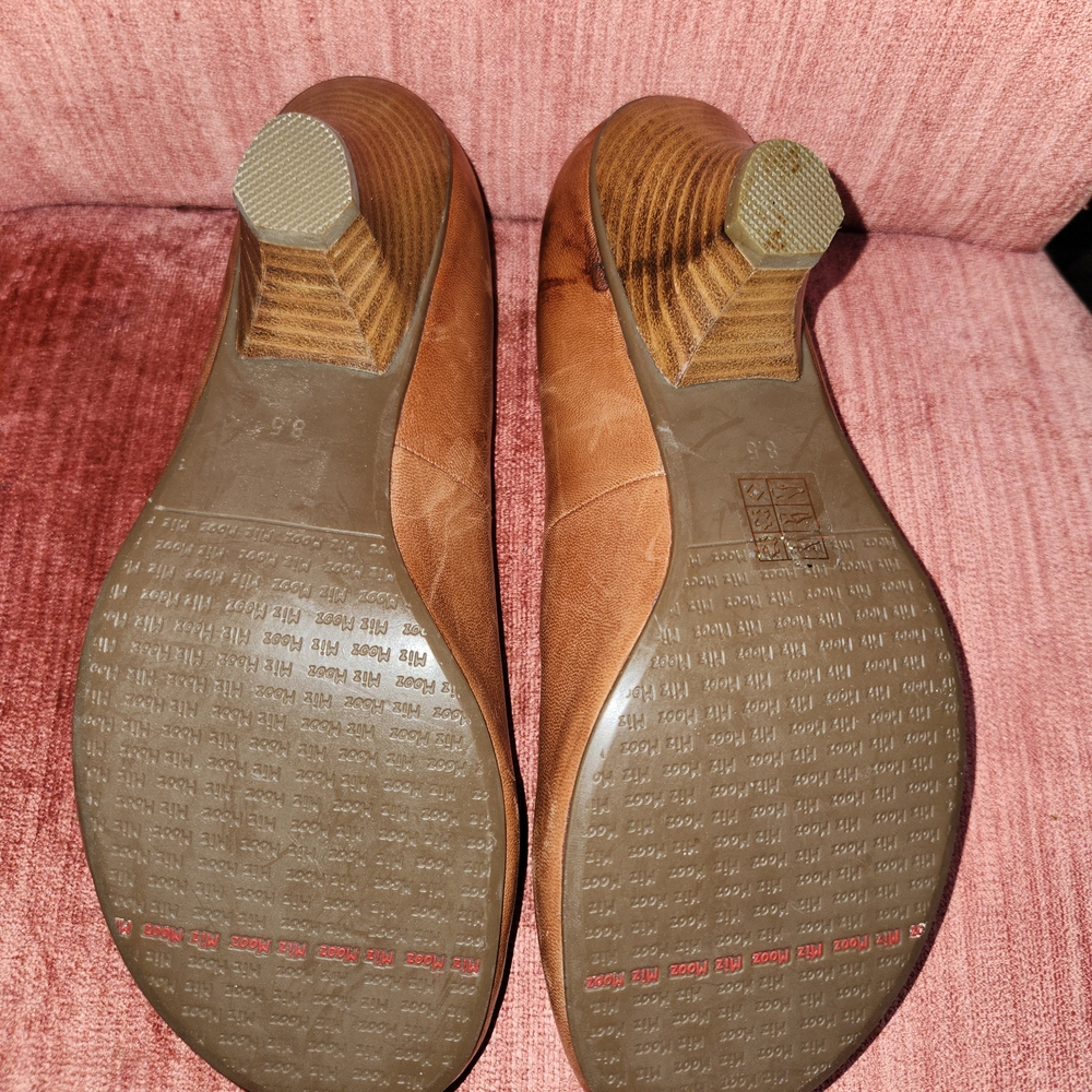 Miz Mooz Brown Heels with Floral Detail - Picture 4 of 6